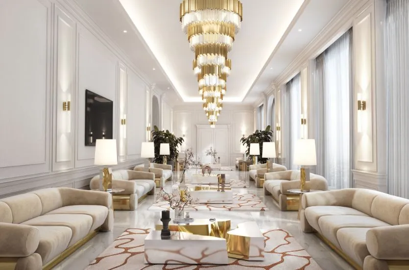永利皇宫酒店大堂，金碧辉煌的装潢和水晶吊灯